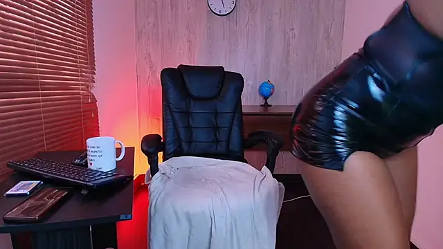 Webcam Model (AuroraBrow)  is live.Free join now!