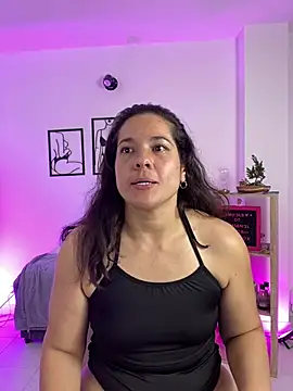 Webcam Model (leiablack)  is live.Free join now!