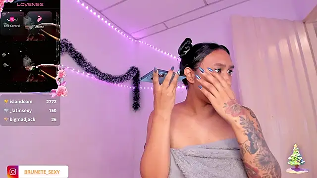 sexy_brunette_12 webcam