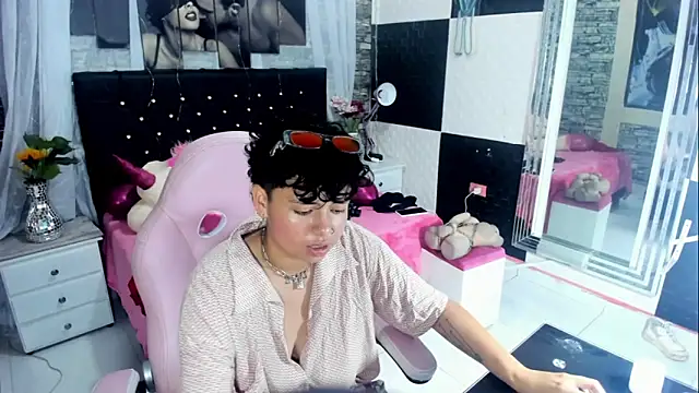 lunabustygirl webcam