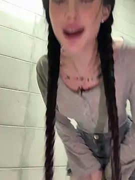 melissa_crazy (F young) - Punish Kira's ass in Men's bath 🤯