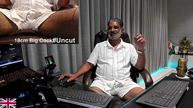 OnlineBossUK Live Webcam on Stripchat