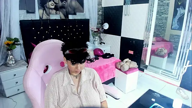 lunabustygirl webcam