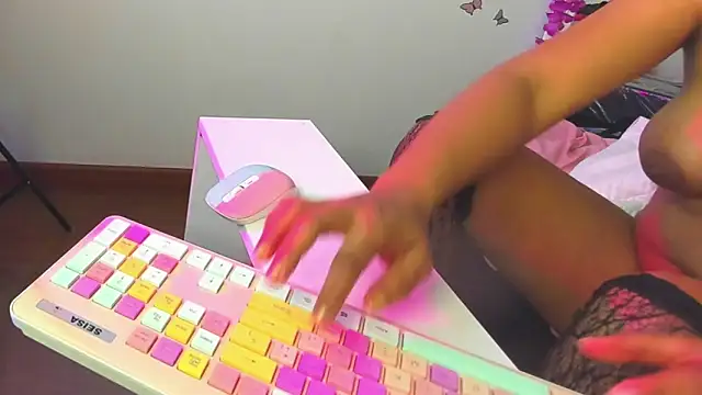 Mia_Miller001 webcam