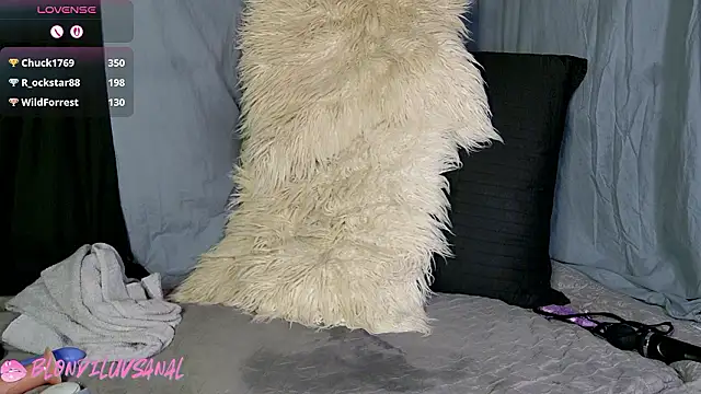 blondiluvsanal webcam