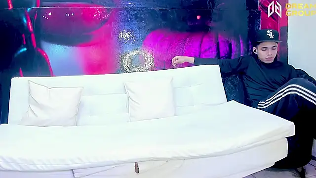 AmazingPartys webcam