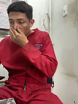 santiObrero – webcam model profile photo