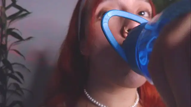 bri_von_dhara__ webcam