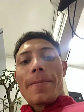 santiObrero Live Webcam on Stripchat