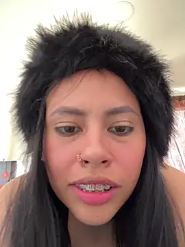 Webcam Model (CarolinaRaven)  is live.Free join now!