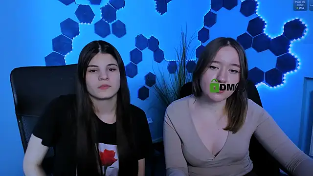 lizzie_boom_ (Ask my age) - flash tits