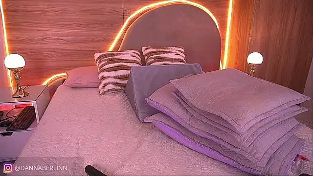 danna_berlin_ (F young) - SHOW SQUIRT