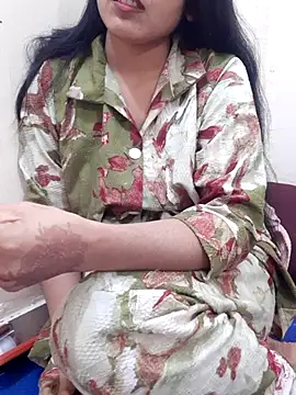 Webcam Model (Your_Alina6)  is live.Free join now!