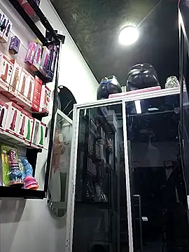 rapunzel069 (F young) - shoow pussy + massage pussy