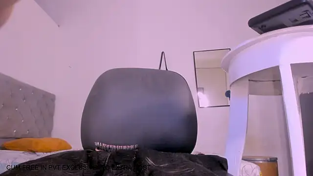 AnthonellaBrowm webcam