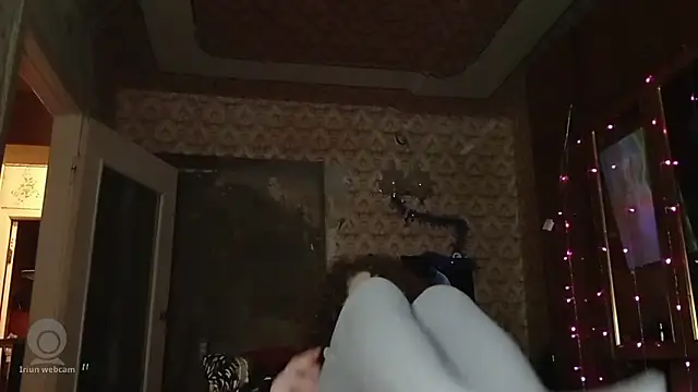 alice_newhome (F milf) - touch npples