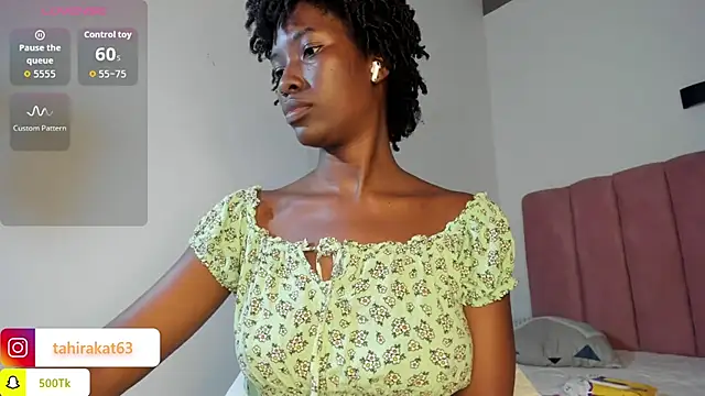 tahira_21_ (F young) - Show feet🤩