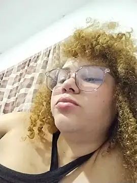 sirenrouge_69 (F young) - Showing your boobs to someone 🥵