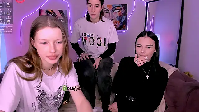 khloebeauty (Ask my age) - flash boobs