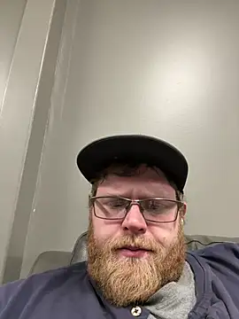 arcticman103 (M young) - I want to blow a fat load.