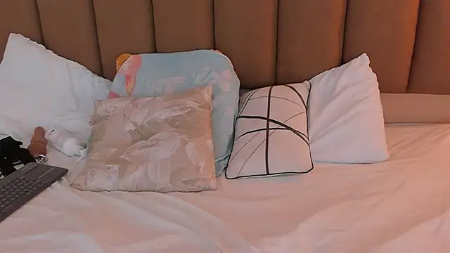 sophieturner_mg (F milf) - fill ass with dildo