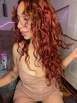 Webcam Model (PrettyChloe_)  is live.Free join now!