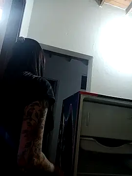 lunazambrano (F milf) - Working in the store.no naked here