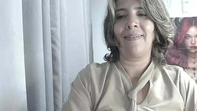 victoria_meester (F mature) - show my bra