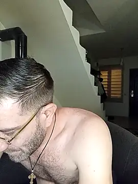 alexdaniel89 (Ask my age) - Hard and play