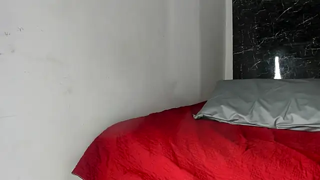 alicia-93 (F young) - spanks