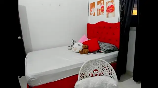 valeri_16 (F teen) - tetas afuera