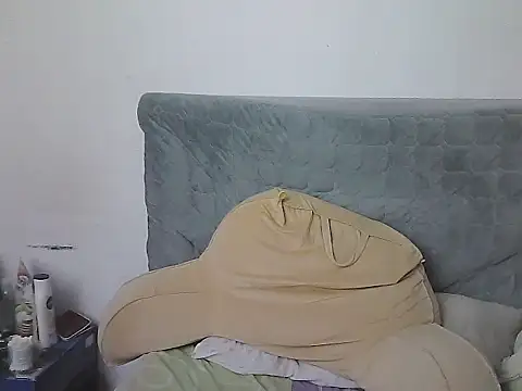 AlphaLatinoBear webcam