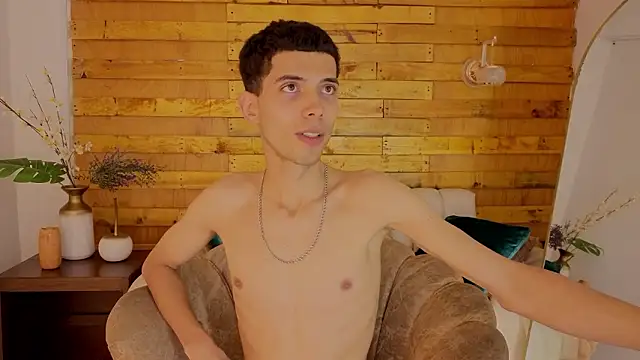 prettyboyy_13 webcam