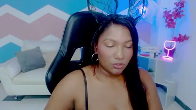 amara_brunette webcam