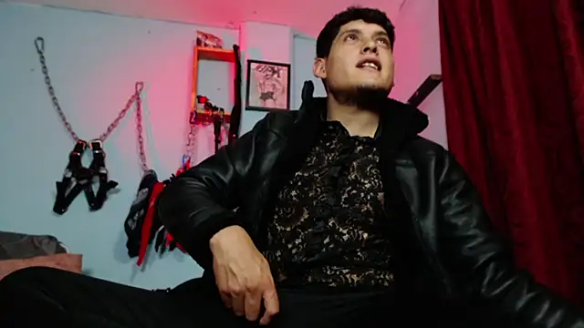 dom2travelersss webcam