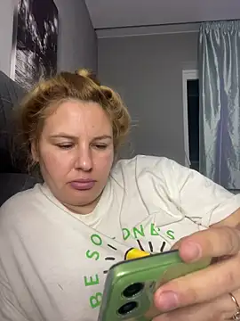 Webcam Model (Passion-Blondy)  is live.Free join now!