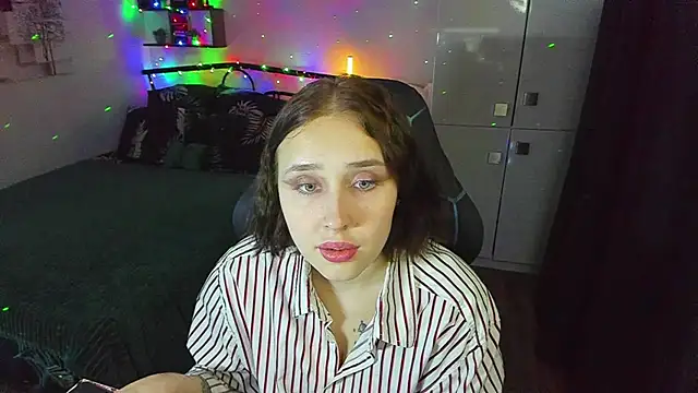 CrazyBitchInLace webcam