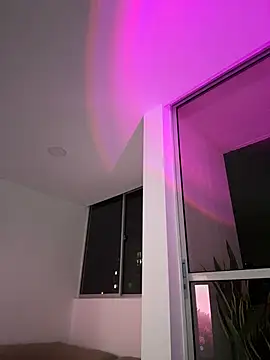 Webcam Model (alesziarose_)  is live.Free join now!