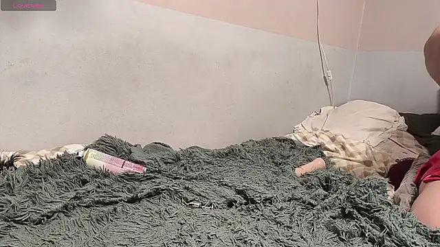 LoveInAllHoles Live Webcam on Stripchat