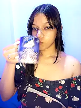 Webcam Model (Iwarii)  is live.Free join now!