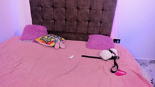 mailyn_wright (F young) - remove garment + ice on tits