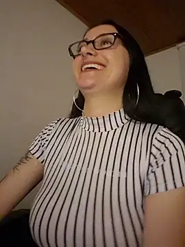 Webcam Model (preetypeach) is live