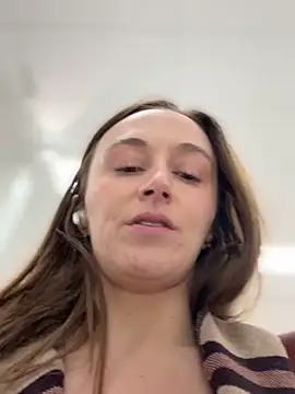 lunagirl13 (F young) - No panties under skirt 🤭😈