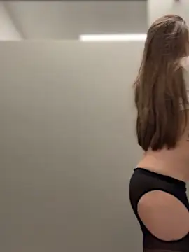 lunagirl13 (F young) - No panties under skirt 🤭😈