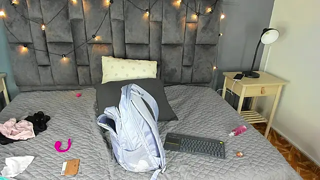 NicoletCherry__ webcam