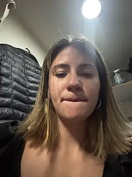 Webcam Model (Andrea_19blonde)  is live.Free join now!