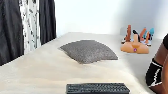 CREAMY_BUBBLEGUM webcam