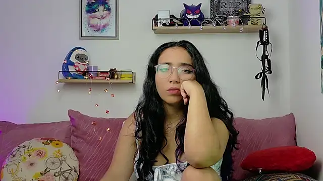 lucyderby (F young) - Tail plug in ass