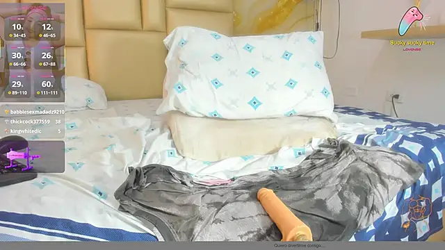 NahomiWalker_ webcam