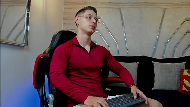 maxthomson (M twink) - Make me Naked and Hard